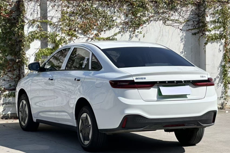 吉利几何A 2024款 410KM 出行版车身外观6003