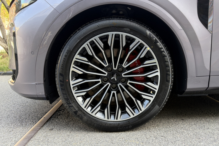 岚图汽车 岚图FREE 2025款 FREE+ 四驱乾崑版车身外观6004