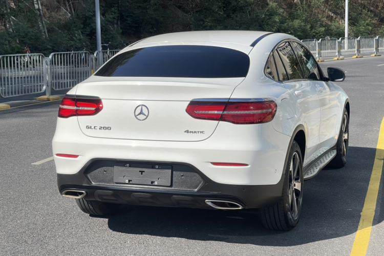 奔驰GLC轿跑  GLC 200 4MATIC 轿跑SUV车身外观6001