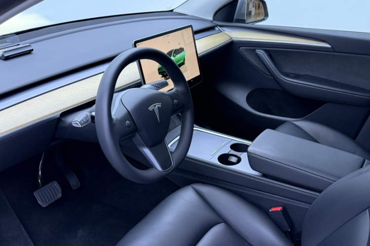 特斯拉 Model Y 2022款 后轮驱动版中控内饰7008