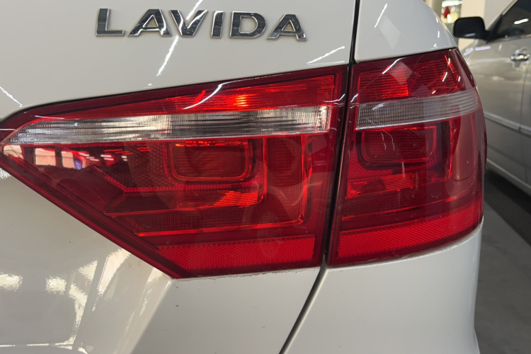 大众 朗逸 2013款 改款 1.6L 自动豪华版车身外观6008