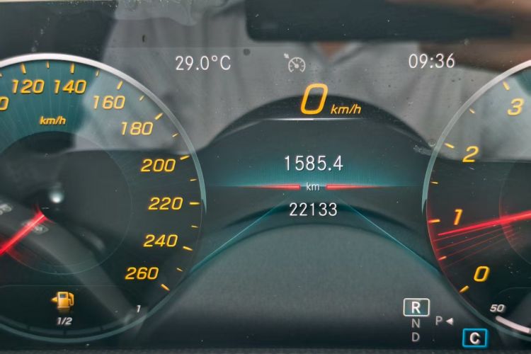 奔驰A级 2021款 A 200 L 运动轿车动感型中控内饰15