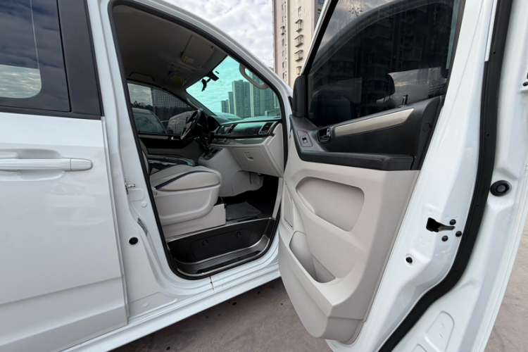 上汽大通MAXUS 大通G10 2021款 2.0T 手动精英版 柴油 7座中控内饰7007