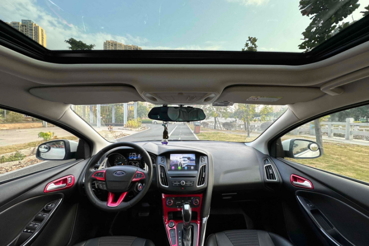 福特 福克斯 2018款 三厢经典 EcoBoost 180 自动精英型中控内饰7003