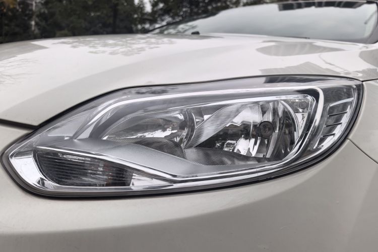 福特 福克斯 2012款 两厢 1.6L 自动舒适型局部细节36