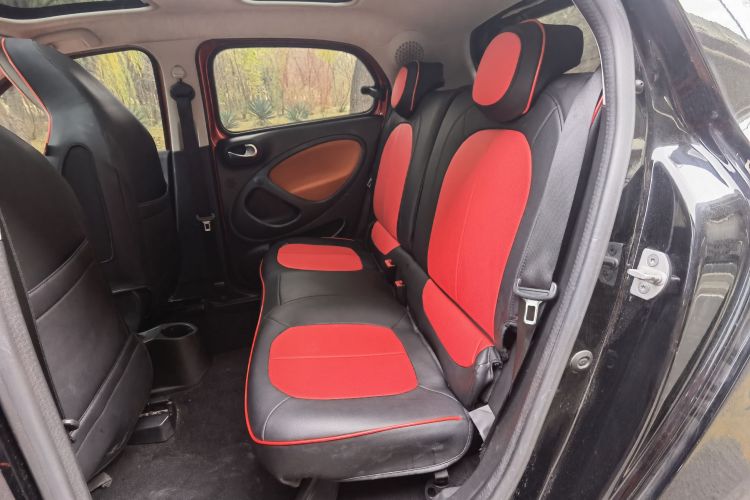 smart forfour 2016款 1.0L 52千瓦激情版中控内饰7004