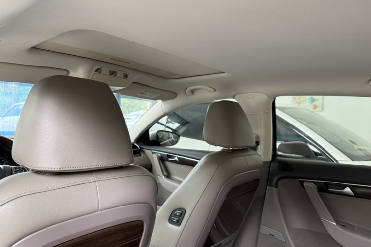 大众 迈腾 2015款 改款 1.8TSI 尊贵型中控内饰7005