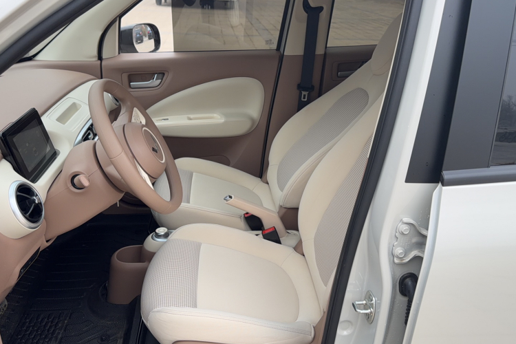 五菱汽车 宏光MINIEV 2025款 四门版 进阶款中控内饰7004