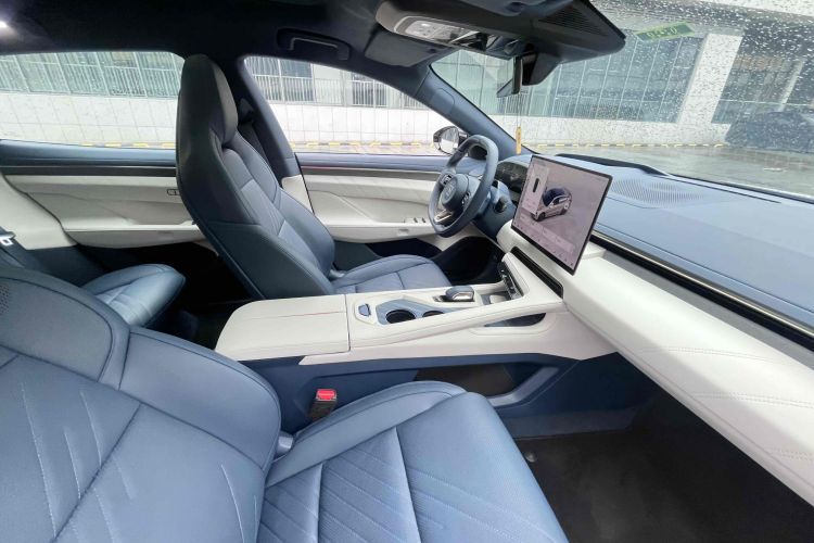 极氪001 2025款 WE版 100kWh 后驱中控内饰7013