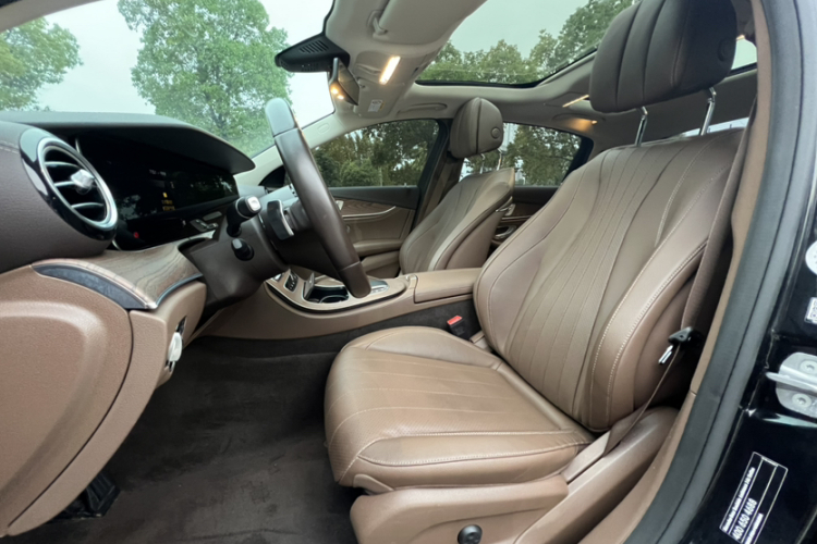 奔驰E级 2023款 E 300 L 豪华型中控内饰7008