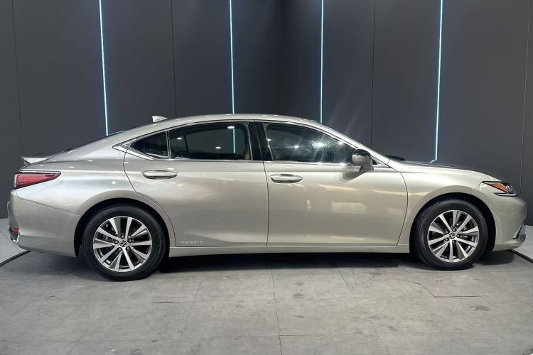 雷克萨斯ES 2020款 300h 卓越版车身外观6005