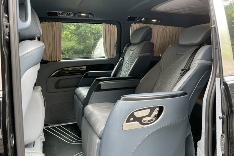 奔驰 威霆 2021款 2.0T 商务版 7座中控内饰7001