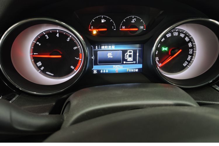 别克 君威 2019款 20T 精英型 国VI中控内饰15