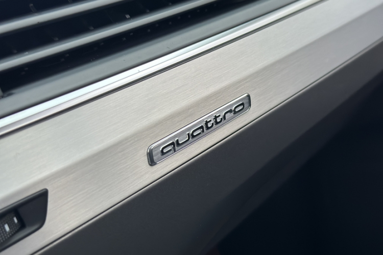 奥迪Q7 2016款 40 TFSI 舒适型中控内饰7014