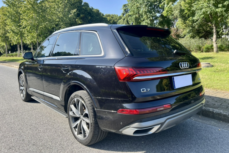奥迪Q7 2020款 55 TFSI quattro S line运动型车身外观6005