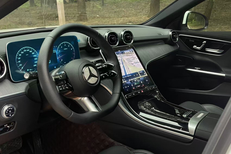 奔驰C级 2023款 C 200 L 运动版中控内饰7004