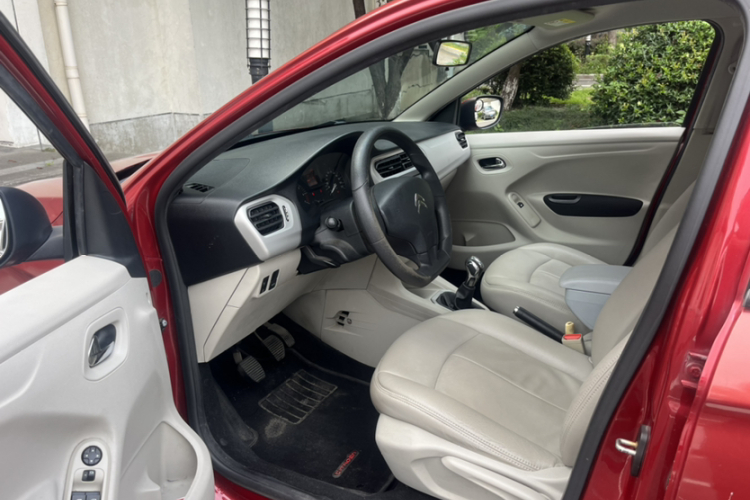 雪铁龙 爱丽舍 2014款 1.6L 手动时尚型局部细节41