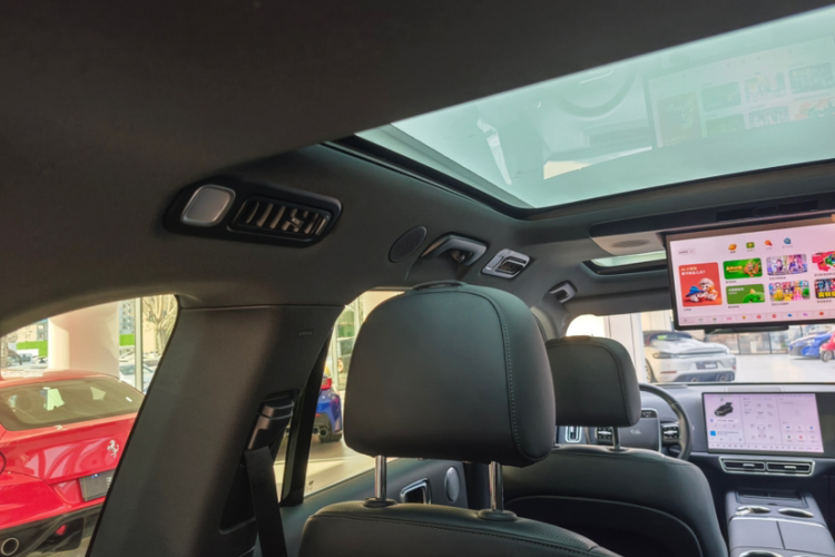 理想汽车 理想L8 2024款 Ultra中控内饰7014