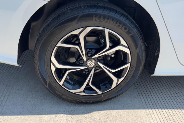 名爵 MG5 2023款 180DVVT 手动风尚版车身外观6004