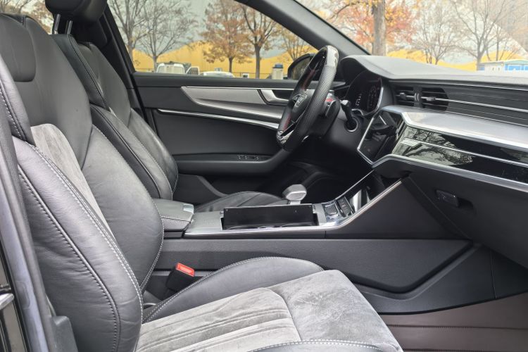 奥迪A6L 2021款 45 TFSI 臻选动感型中控内饰7003