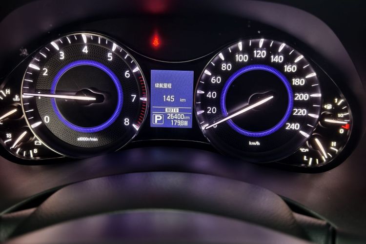 英菲尼迪QX80 2016款 5.6L 4WD中控内饰15