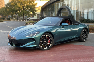 名爵 MG Cyberster 2026款 520km 传奇四驱版