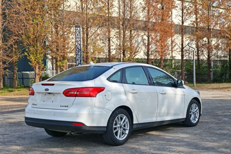 福特 福克斯 2017款 三厢 1.6L 自动风尚型智行版车身外观6004