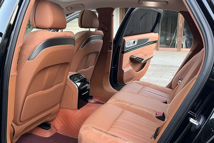 红旗H9 2024款 2.0T 旗享 私享风尚版中控内饰7002