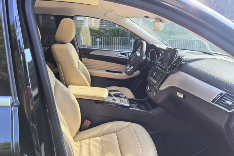 奔驰GLE轿跑 2015款 GLE 400 4MATIC 轿跑SUV局部细节41