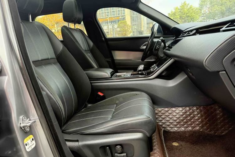 路虎 揽胜星脉 2021款 P250 熠黑珍藏版中控内饰7004