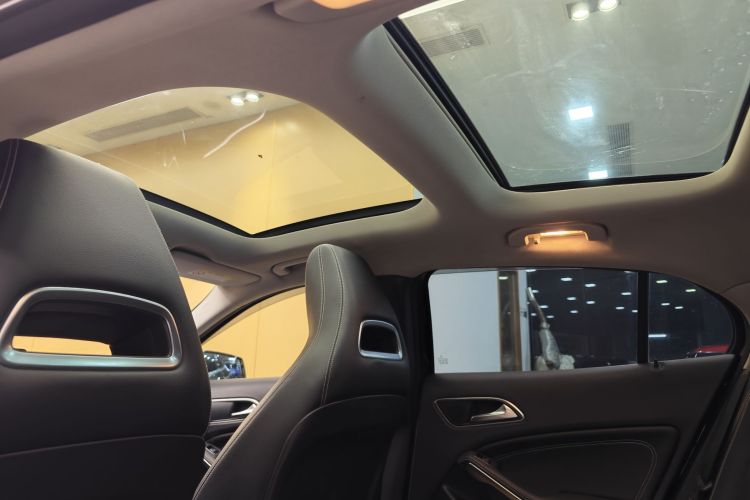 奔驰GLA 2018款 GLA 200 动感型中控内饰7005