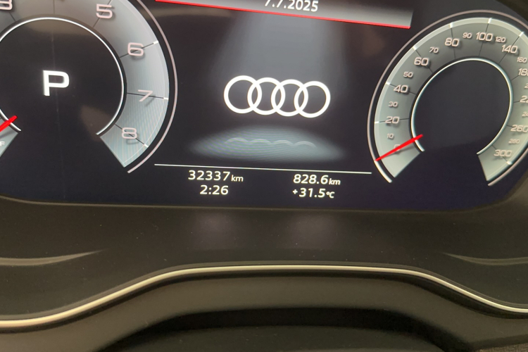 奥迪Q5L 2022款 40T RS套件燃速型中控内饰15