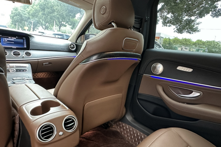 奔驰E级 2019款 E 200 L 运动型中控内饰7014
