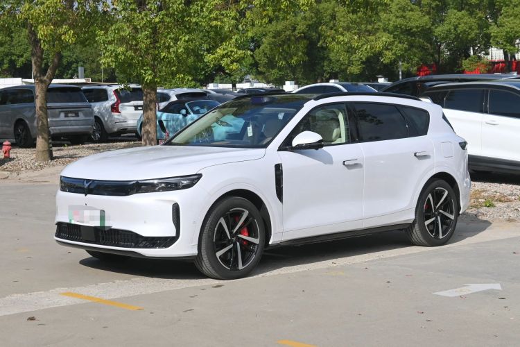 岚图汽车 岚图FREE 2025款 FREE+ 后驱乾崑版车身外观1