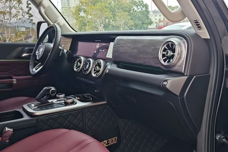 坦克300 2023款 越野版 2.0T 征服者中控内饰7004