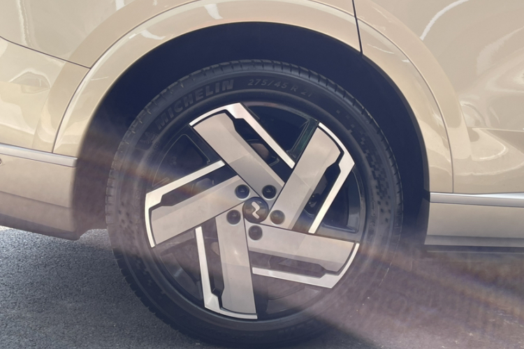 乐道L90 2025款 Ultra 六座版车身外观6001