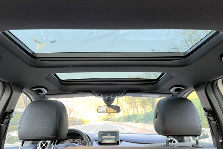 奔驰B级 2015款 B 200 时尚型局部细节9003