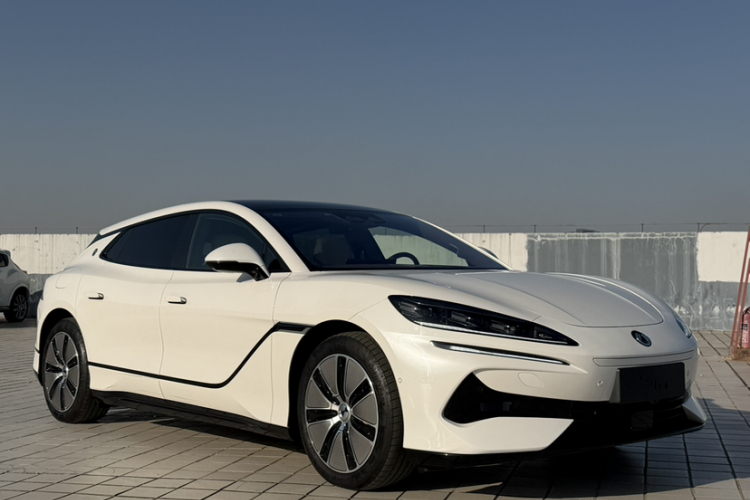 腾势Z9GT 2024款 1100四驱Max版车身外观6006