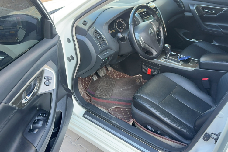 日产 天籁 2013款 2.0L XL舒适版中控内饰7002