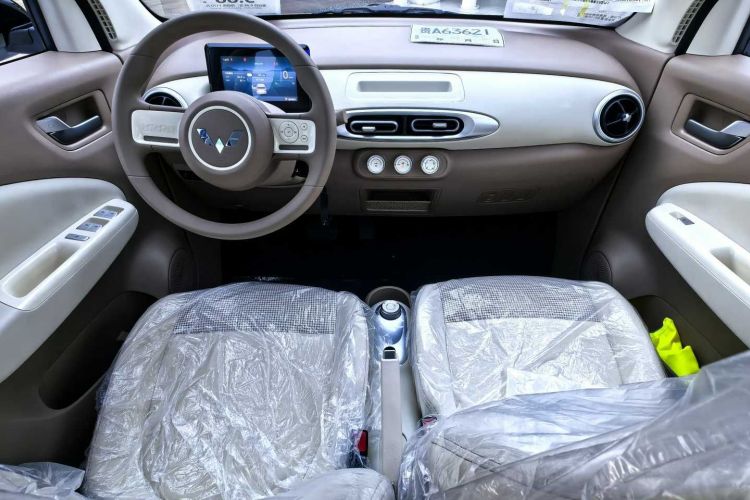 五菱汽车 宏光MINIEV 2025款 四门版 进阶款中控内饰7005