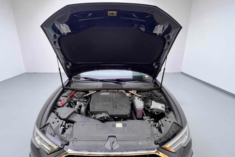 奥迪A6L 2025款 改款 40 TFSI 豪华动感型中控内饰7004