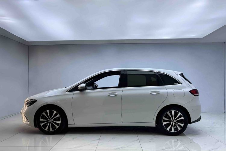 奔驰B级 2022款 改款 B 200 动感型车身外观6003