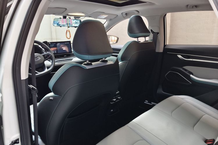 吉利汽车 帝豪 2023款 第4代冠军版 1.5L CVT旗舰型中控内饰7002