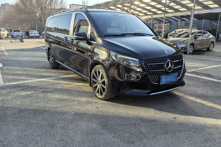 奔驰V级 2024款 V 300 L 长轴距尊贵版车身外观6003