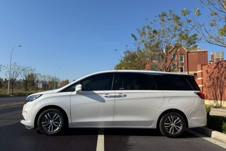 别克GL8 2020款 ES陆尊 653T 尊享型车身外观6001