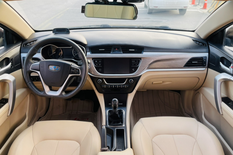 吉利汽车 帝豪 2017款 三厢百万款 1.5L 手动豪华型中控内饰7002