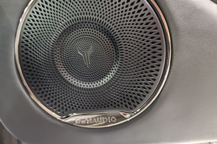 岚图汽车 岚图FREE 2025款 318 259km 四驱探索版中控内饰7001