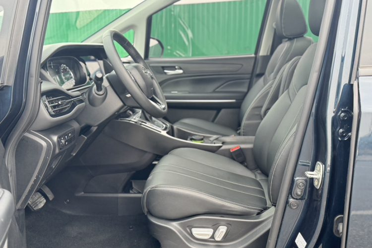 广汽传祺 传祺M6 2021款 270T DCT尊享版（七座）中控内饰7012