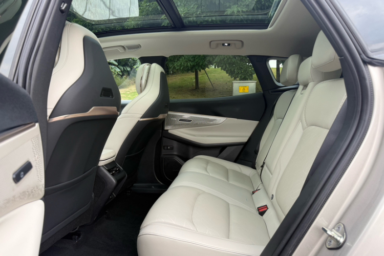 领克08 EM-P 2023款 220km 四驱性能Halo局部细节22