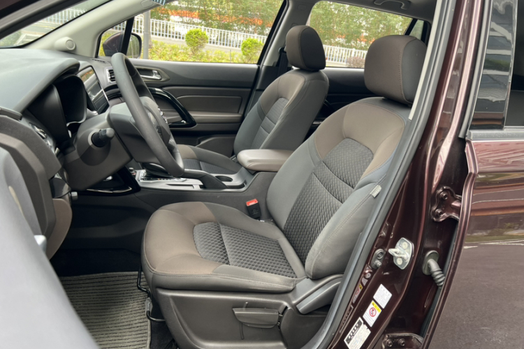 广汽传祺 传祺GS4 2015款 200T G-DCT精英版局部细节19